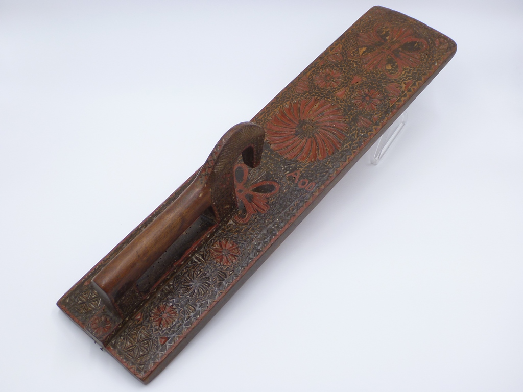 Mangle board from Denmark with geometric patterns (wheel, rose, rosette, rosace, zigzag)