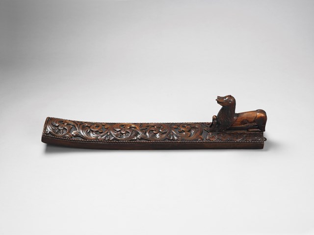 Norwegian mangle board by the anonymous "Master of the lion" with acanthus leaves and a royal crown, a model that would be copied by other craftsmen, circa 1840 (former W.J. Shepherd Collection)